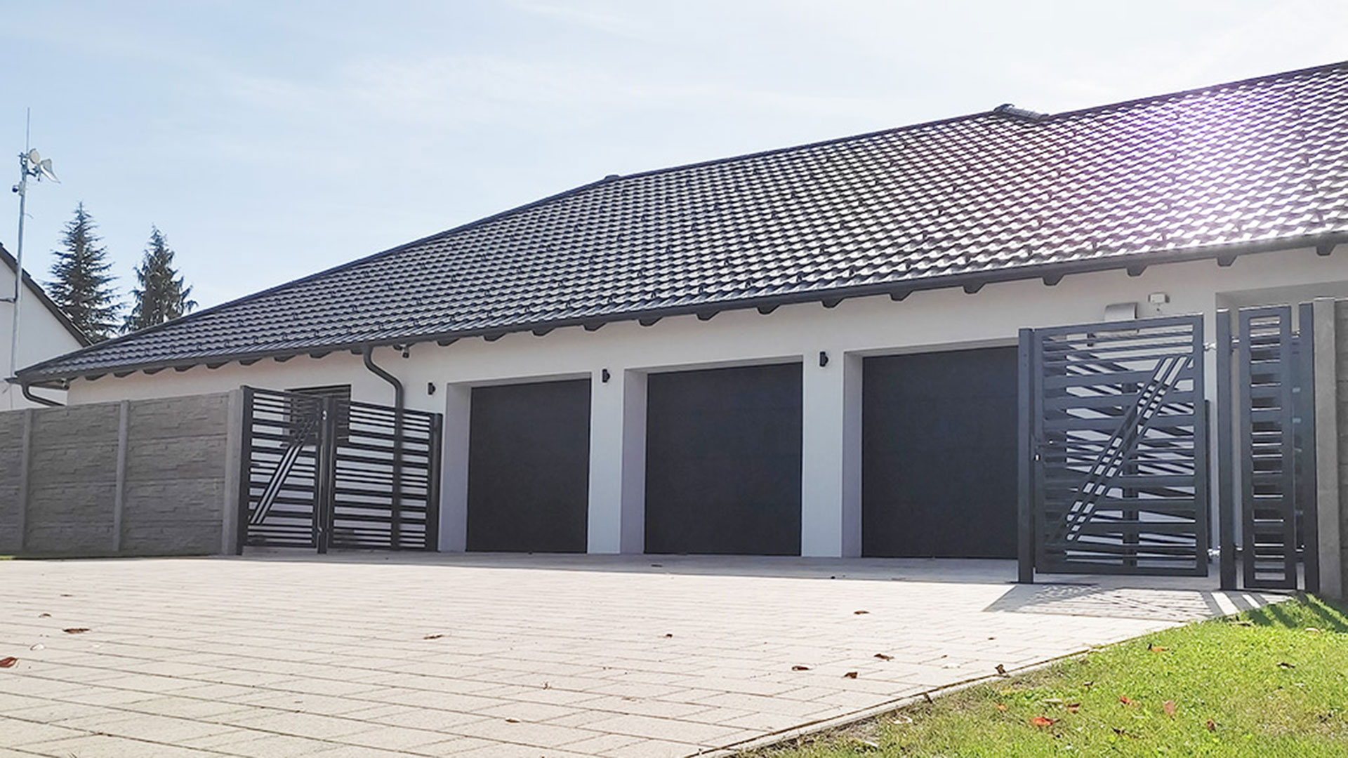 2. Kombinácia predného oplotenia s bránou, Betonové ploty
