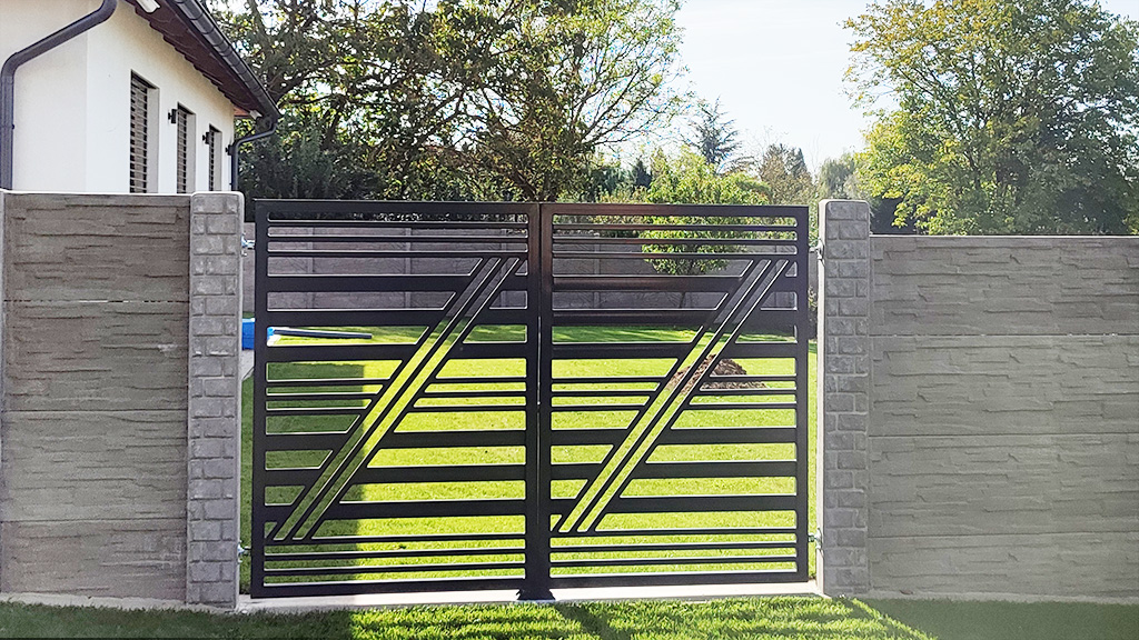 Egyedi modern brána, Betonkerítés